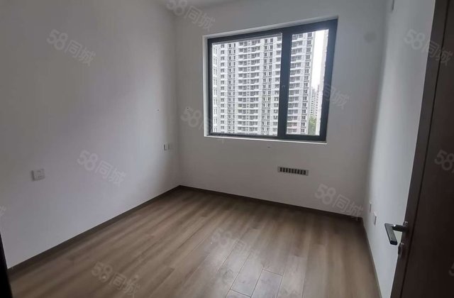 二干城市领秀电梯新房现房106平 送车位储三室两厅两卫