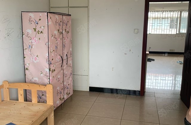西门市场住宅楼2室1厅76㎡32万二手房图片