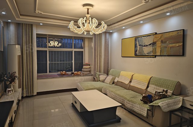 翡翠城东边户 精装3室出售 有车未储藏室 带全部装修