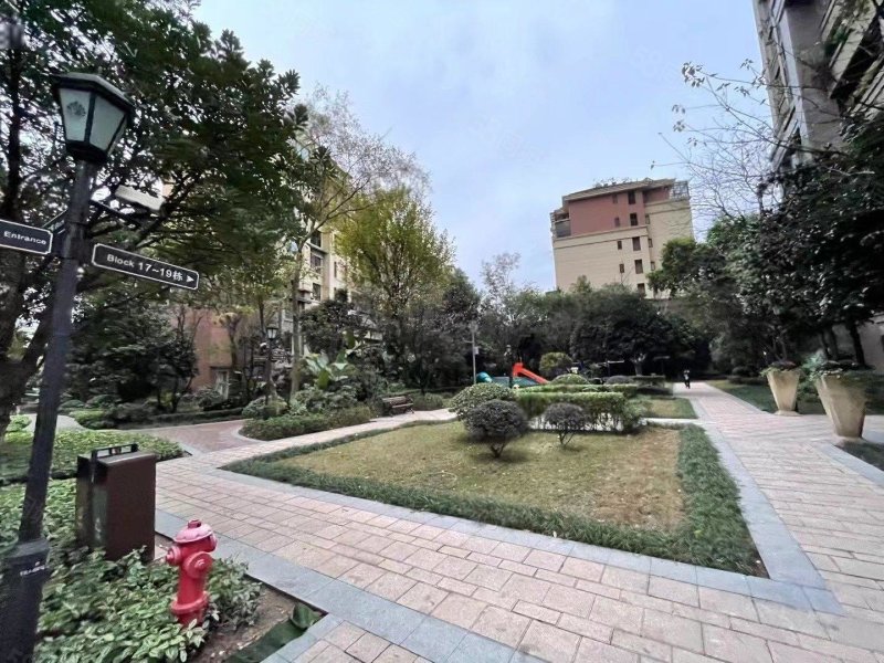 约克郡上林洋房4室2厅2卫141㎡南北260万