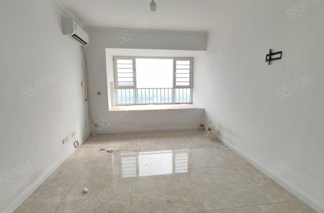 单价4千加！急售！商品房！次新房！三室两厅！城心出售！