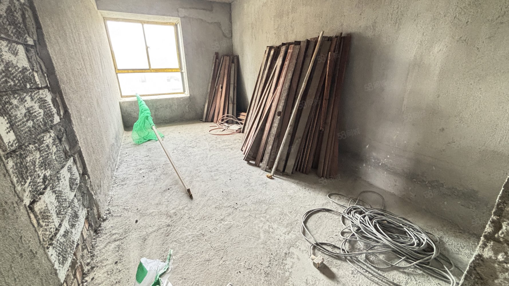 秀江印象7室2厅2卫270㎡南北150万