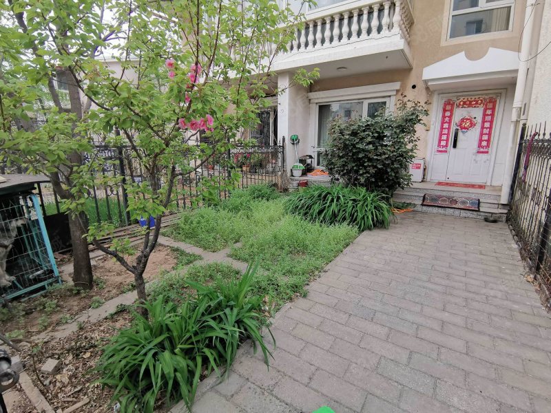 博世莊園(別墅)3室2廳3衛(wèi)165.79㎡南北315萬