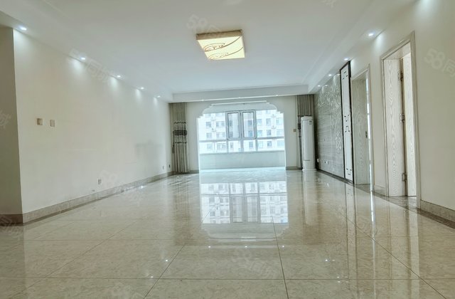 孟达国际新城 精装四室 免大税 送车位储藏室采光非常好