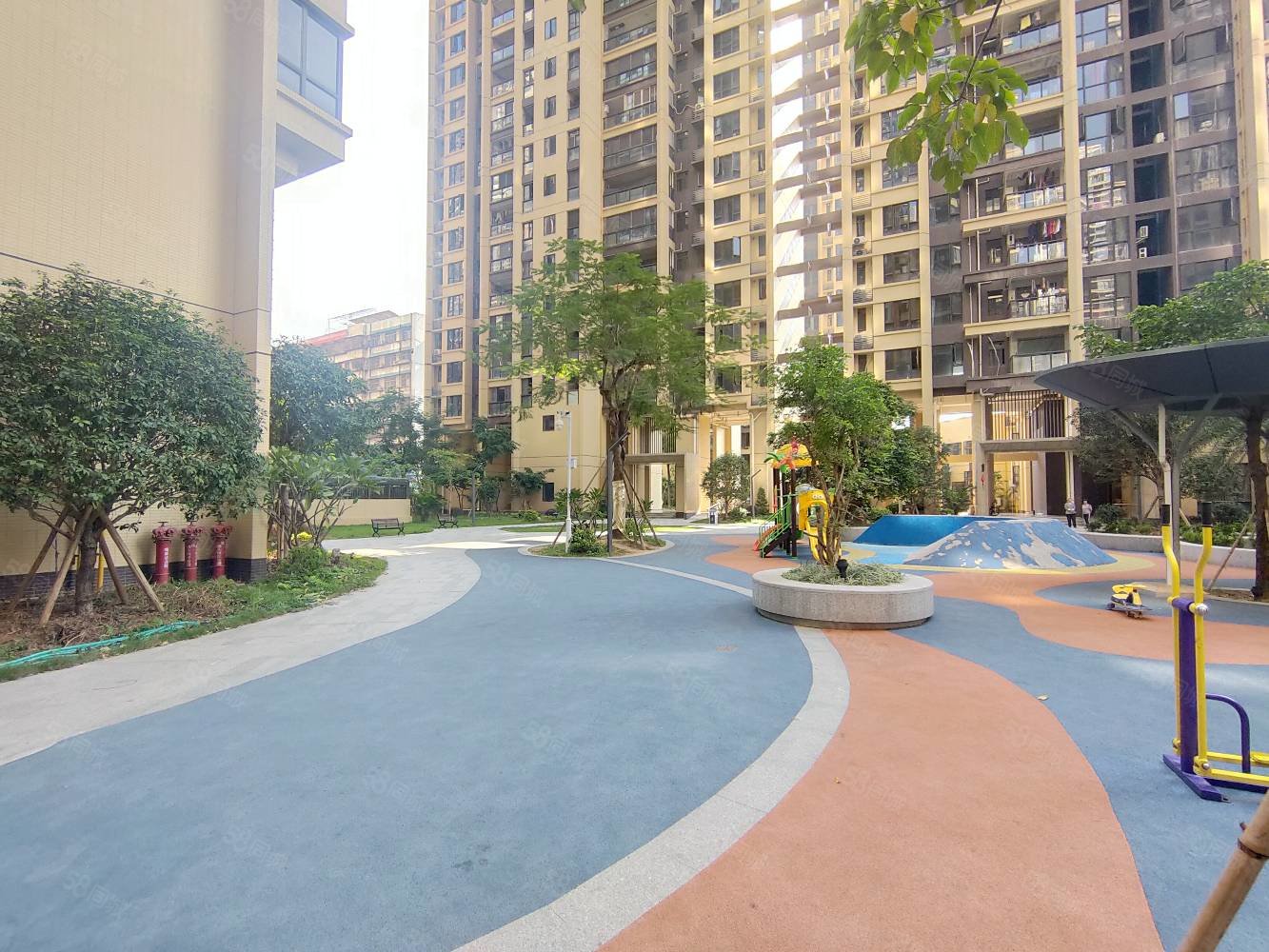 桂荣名轩4室2厅2卫161㎡南北160万