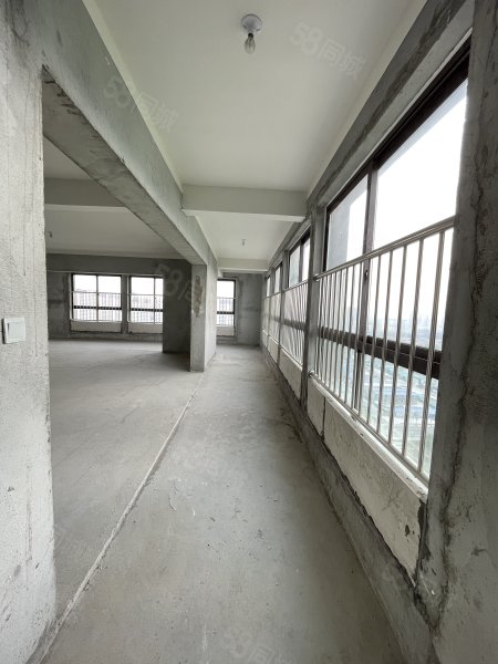 华脉金陵府5室2厅3卫272㎡南北350万