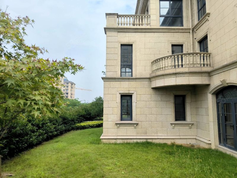 平花园别墅,毛坯边套出售位置 送三车位,卡森卫星城华庭园-嘉兴58同城