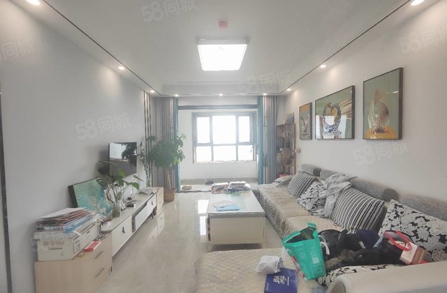 新小区莲湖新城三叶草 三室双卫 带车位 急卖随时看