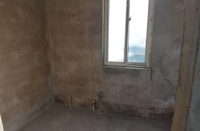 生态绿港4室2厅185㎡43万二手房图片