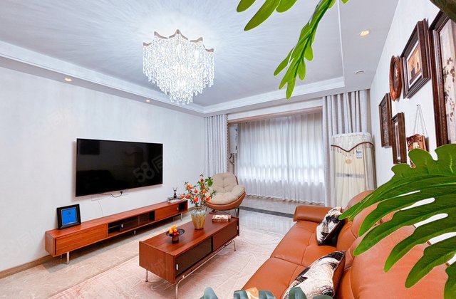 商品房 装修好 满二 商业配套齐全 双卫生间 小三居