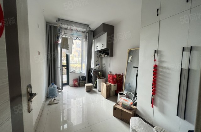 万达北 一楼带院 明星兰庭 三室 带车位储藏室 价格可议