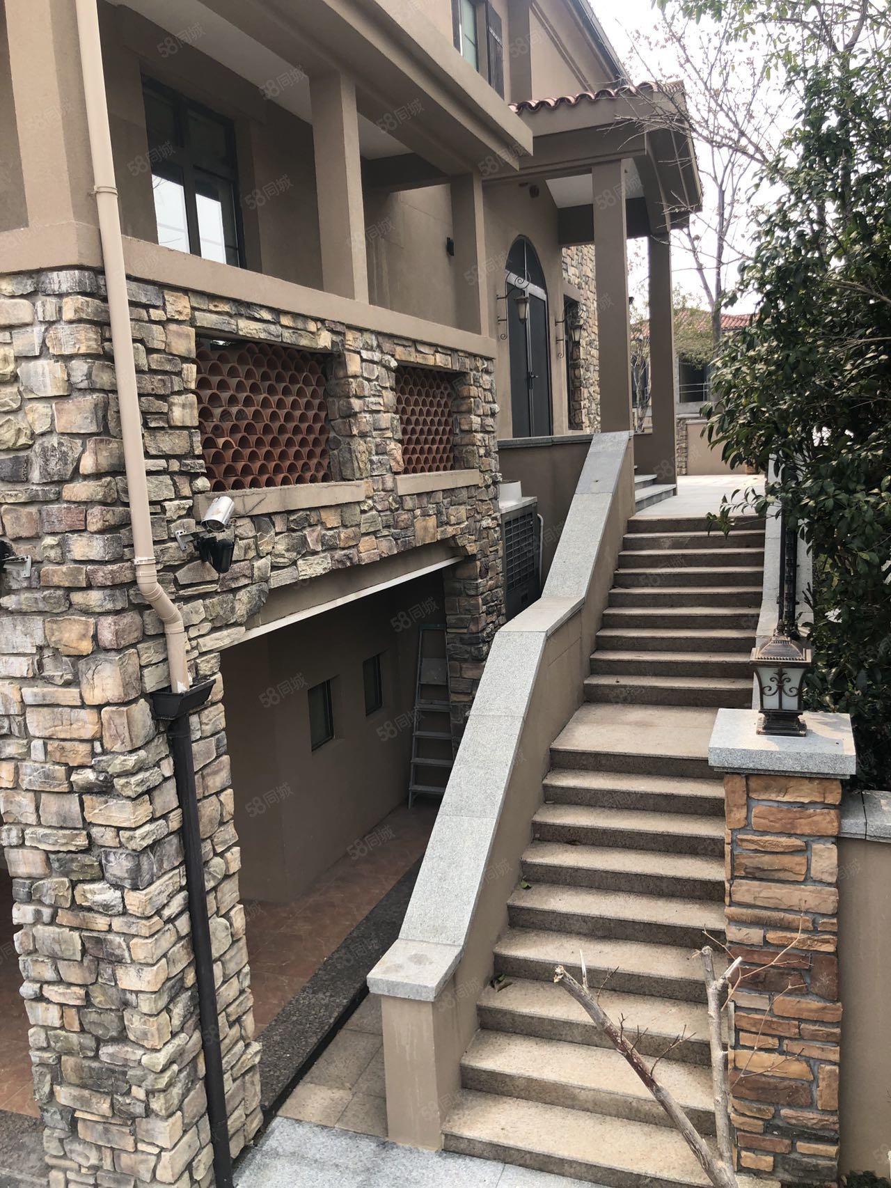 水映加州(别墅)5室2厅4卫393.14㎡南850万