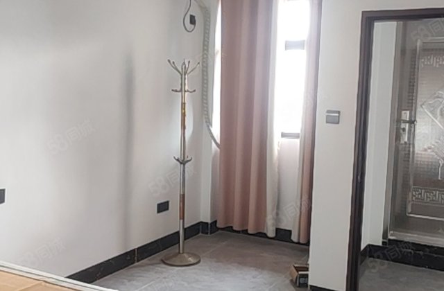 龙宝城(二期)2室4厅261㎡150万二手房图片