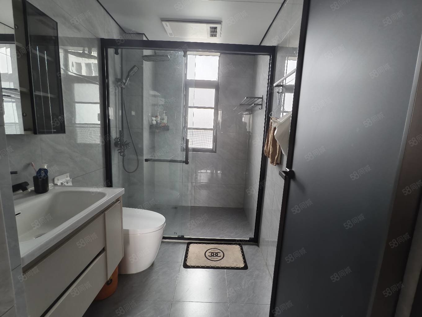 德和沁园4室2厅2卫139㎡南北130万