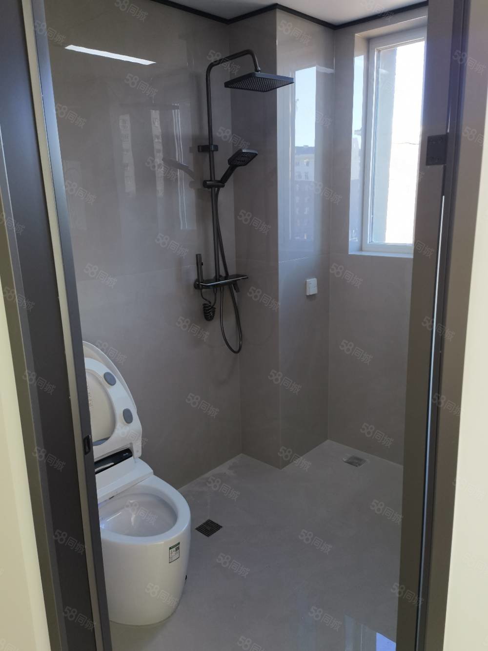 海龙新城3室2厅2卫170㎡南北118万