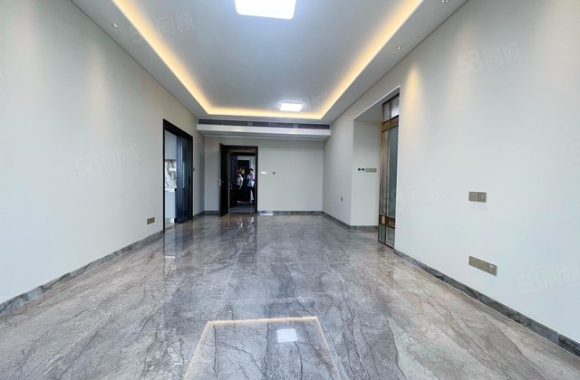 森悦华庭5室3厅226.16㎡280万二手房图片