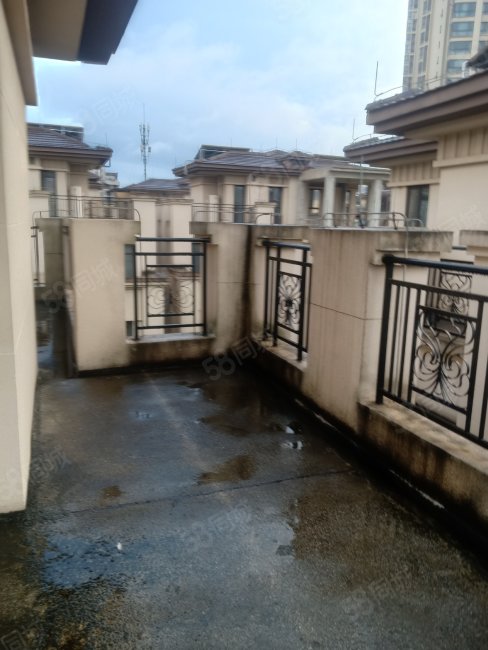 窑埠旁盛天悦景台别墅 上下6层 带超大花园 还价就卖