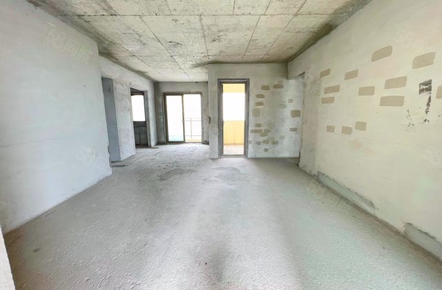 保利珑门4室2厅143.7㎡248万二手房图片