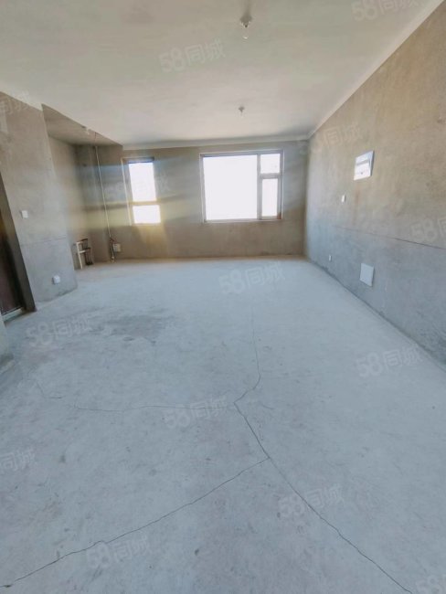 【10图】飞达城电梯洋房3楼毛坯现房三室两厅两卫,飞达城-松原58同城