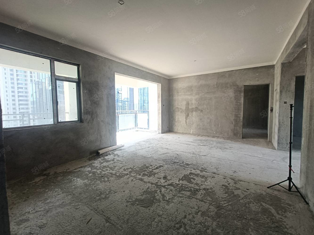 德和领秀广场4室2厅3卫180㎡南北160万