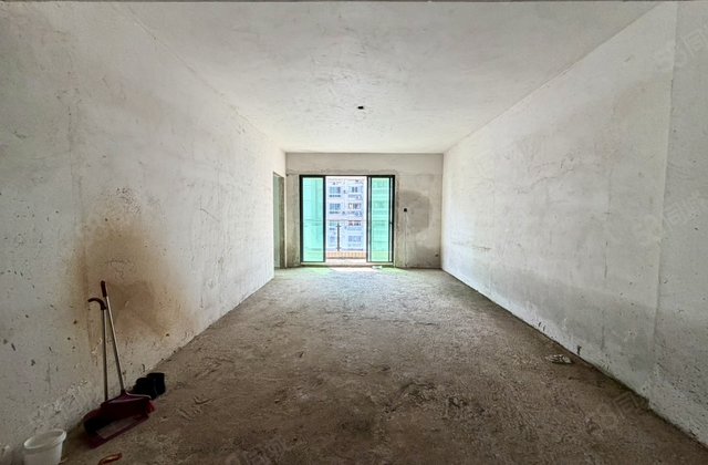 皇家名典4室2厅140㎡65.8万二手房图片