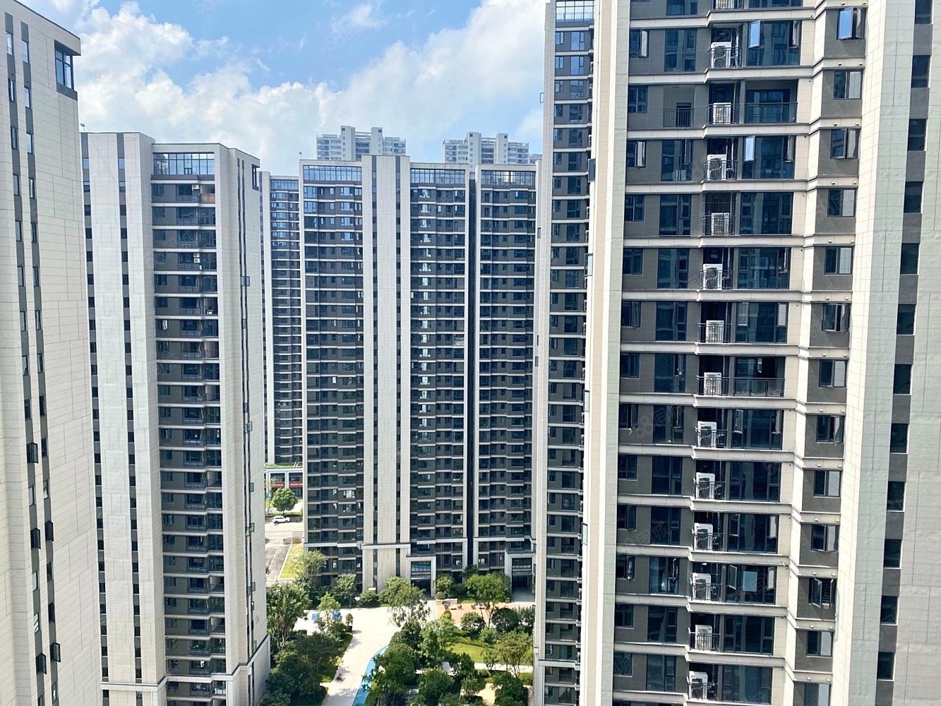 中海阅溪府4室2厅2卫176.79㎡南北318万