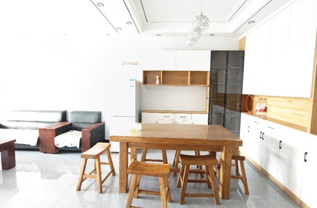 房东外地发展 精装修拎包入住 带车位储藏室。免大税。