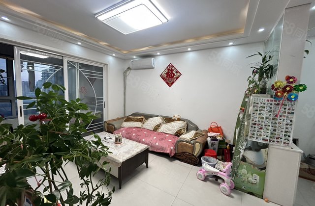 房东急出 中上层 大两室 市区这个预算内不错的三室房