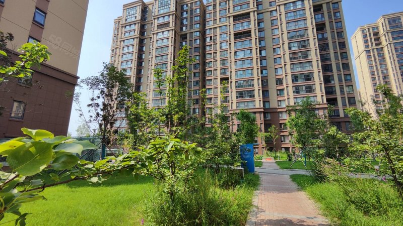 油田新城平安苑3室2厅2卫140㎡南北90万