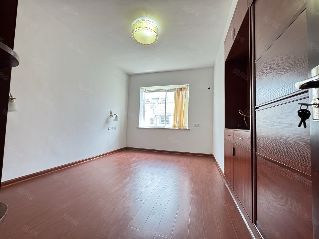 警苑6室2厅3卫160㎡南北79.8万