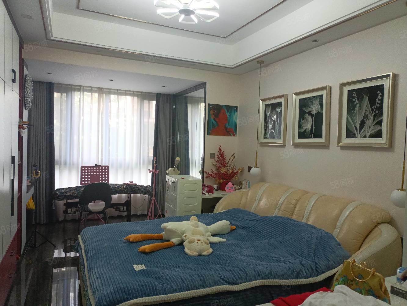 金马御龙城5室2厅3卫228㎡南北195万