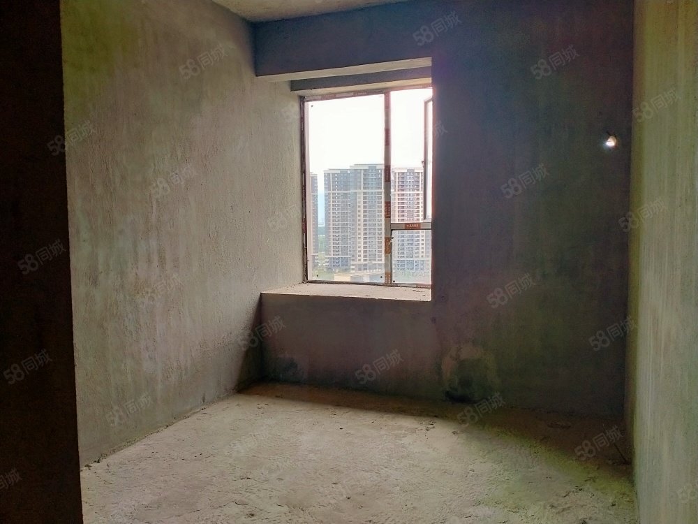 滨江明珠3室2厅2卫128.5㎡南66.7万