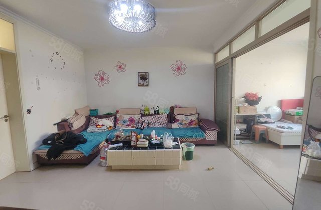 急售！紧邻桐凤家园！三中北校！中间楼层！停车方便！送储！