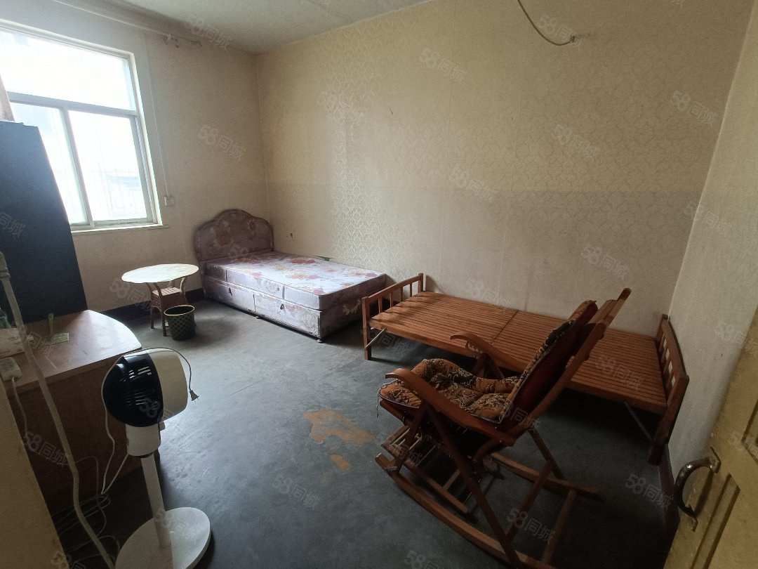 轮胎东村1室1厅1卫32㎡东9.9万