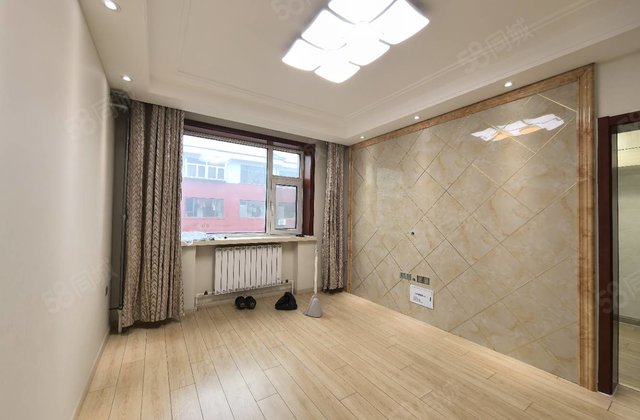 凤凰台！公路馨苑家属院！精装修三楼！停车方便！拎包入住！