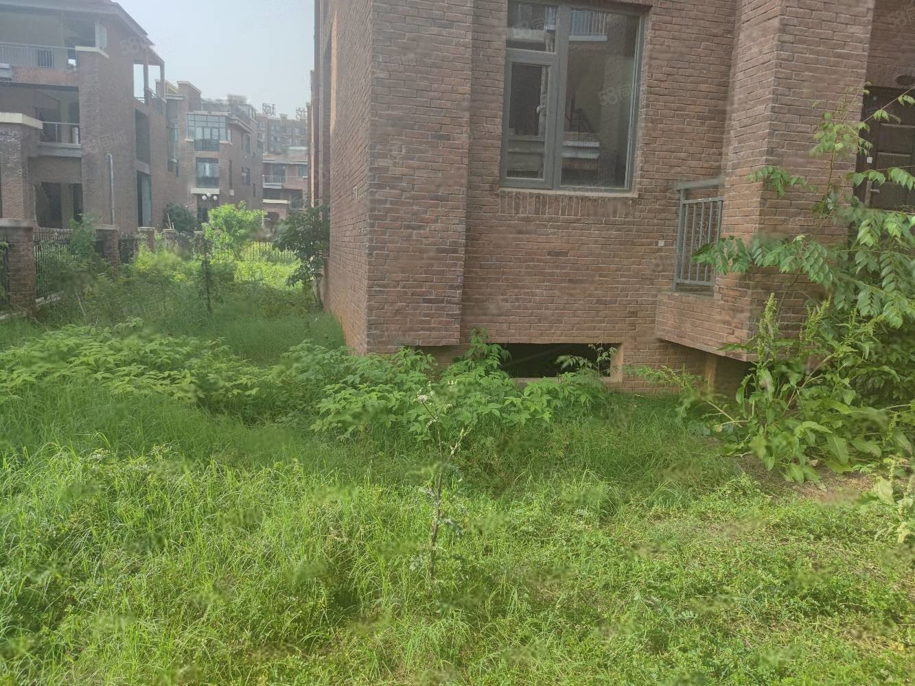 恒大龙城挂头别墅,带200平花园,两个大露台.随时看房