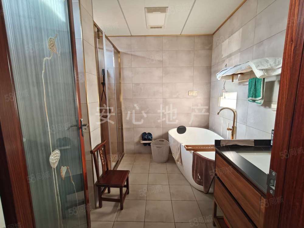 德和沁园(别墅)5室3厅4卫216㎡南北550万