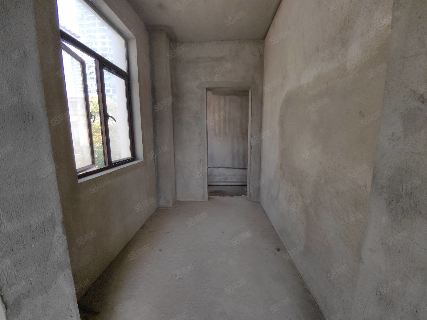 德和沁园(别墅)5室2厅4卫281㎡南北569万