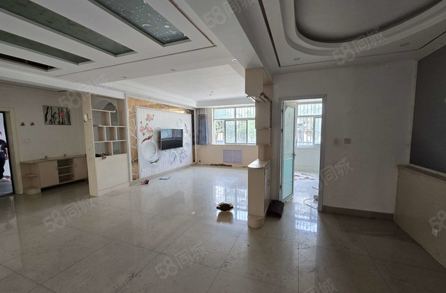 万达 卫育北路香华小区 一楼带院 车储 双卫生间 居住密度低