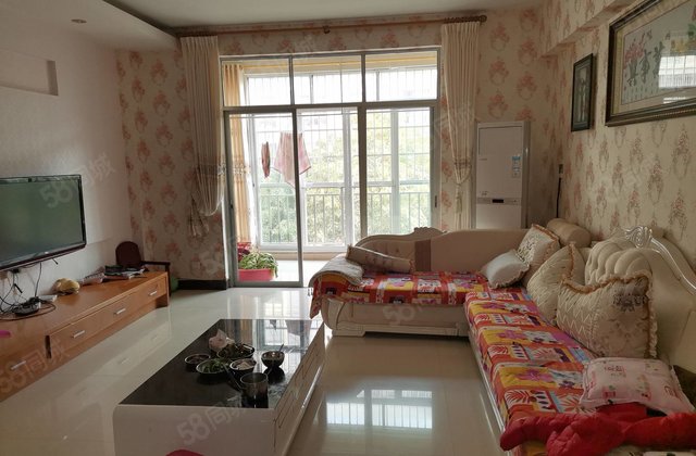 出售容县富盛广场2房2厅1卫,56万