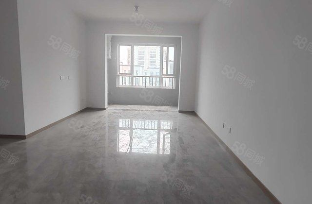 房东急售  市中心位置         城市芳华  带车位