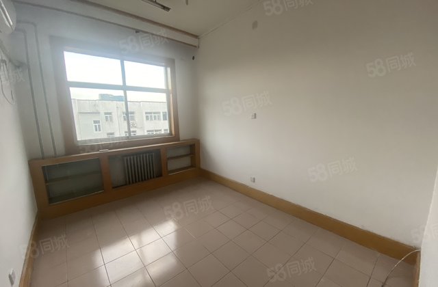 三中家属院 3室 2厅 有钥匙 方便停车 价格可议