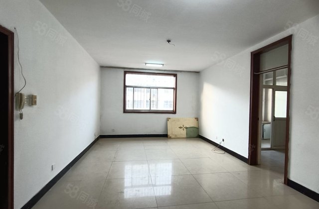 市中心地暖房 七中 阳面三室两厅两卫 中间好楼层 车位充足