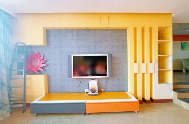 柳泉花园 错层设计     150平 精装修 免大税 有钥匙