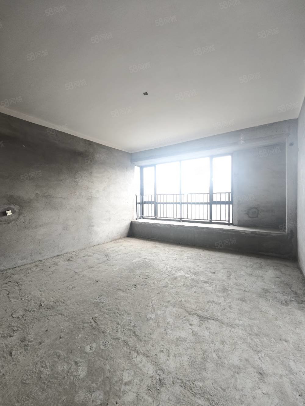 港中旅公元6室2厅3卫186㎡南北180万