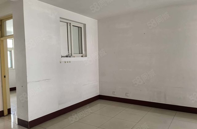 文轩本部 西邻 多层三楼三室 看房方便