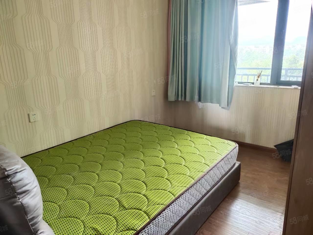 新城之光3室2厅2卫121㎡南北65万