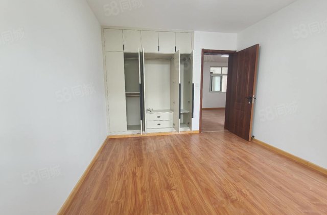 商业配套成熟 交通便利 医疗配套成熟 南北通透 满五