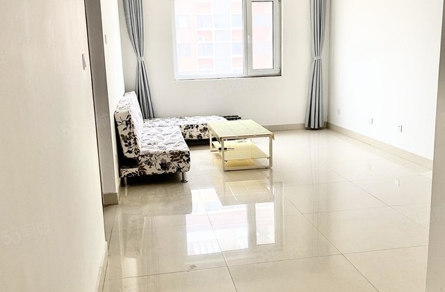 先锋社区东区 好楼层不挡光 有证随时过户 送储藏室 随时看房