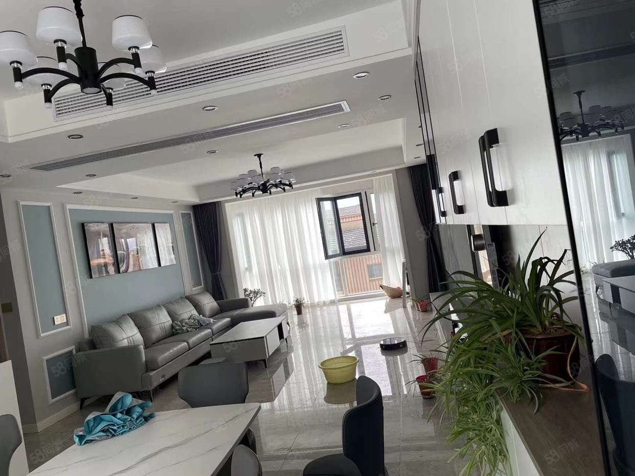 加侨侨城壹号(C区)4室2厅2卫145㎡南135万